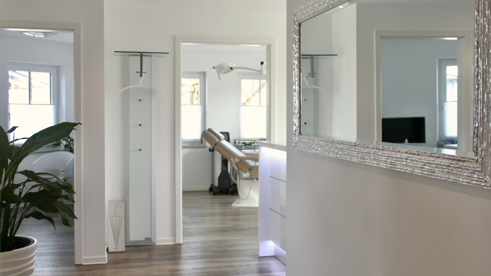 Praxisgang der Hausarztpraxis Dr. med. Lennart von Kempski in der Margaretenstr. 52 in 82152 Krailling